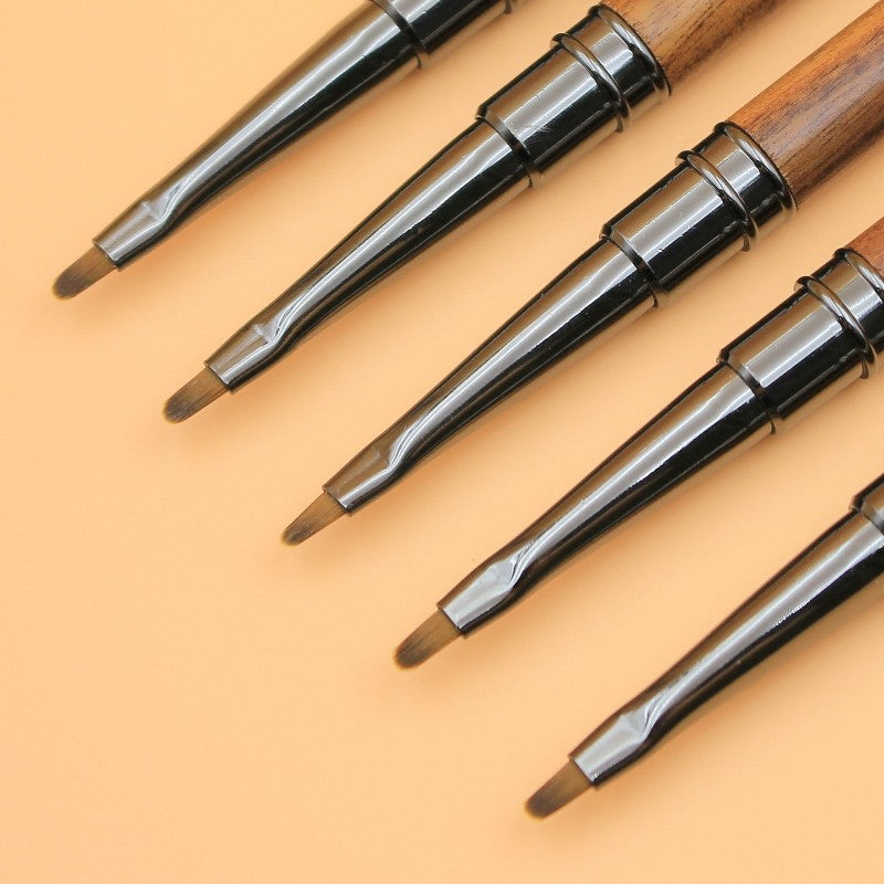 Petal Brush (Co Hoa Cuc Can Go)