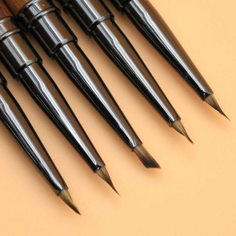 Triangle Brush (Co Ve Tam Giac Can Go)